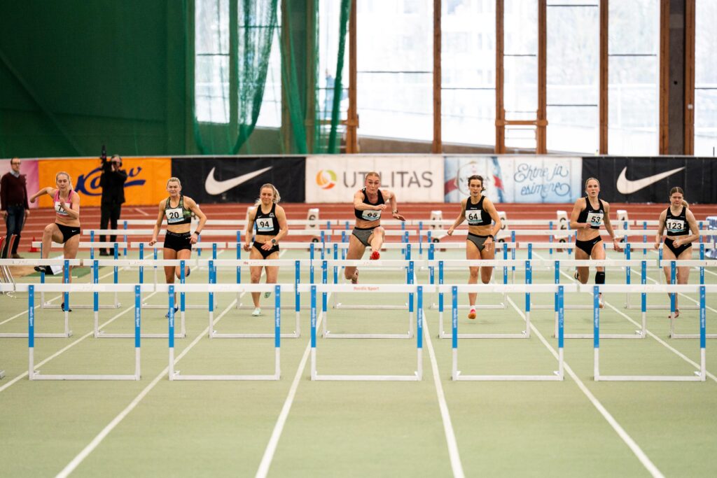 Laupäeval, 24. jaanuaril peetakse Lasnamäe kergejõustikuhallis talvised Eesti karikavõistlused U18 vanuseklassile ja täiskasvanutele. Starti on oodata üle 600 s